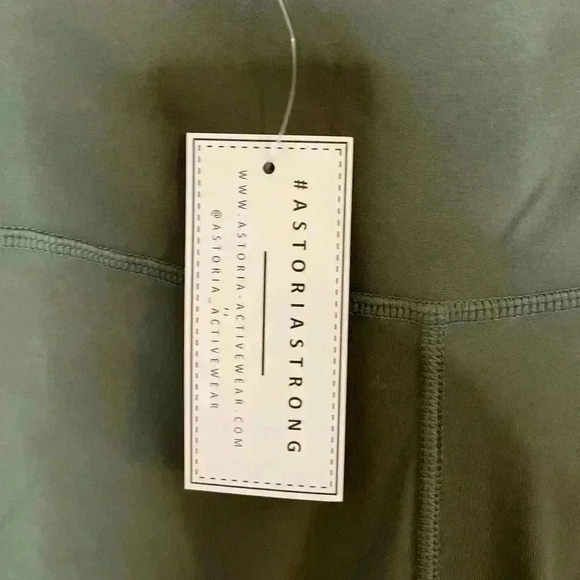 8. Astoria Activewear Olive Green Leggings XL NWT - Picture 2 of 5